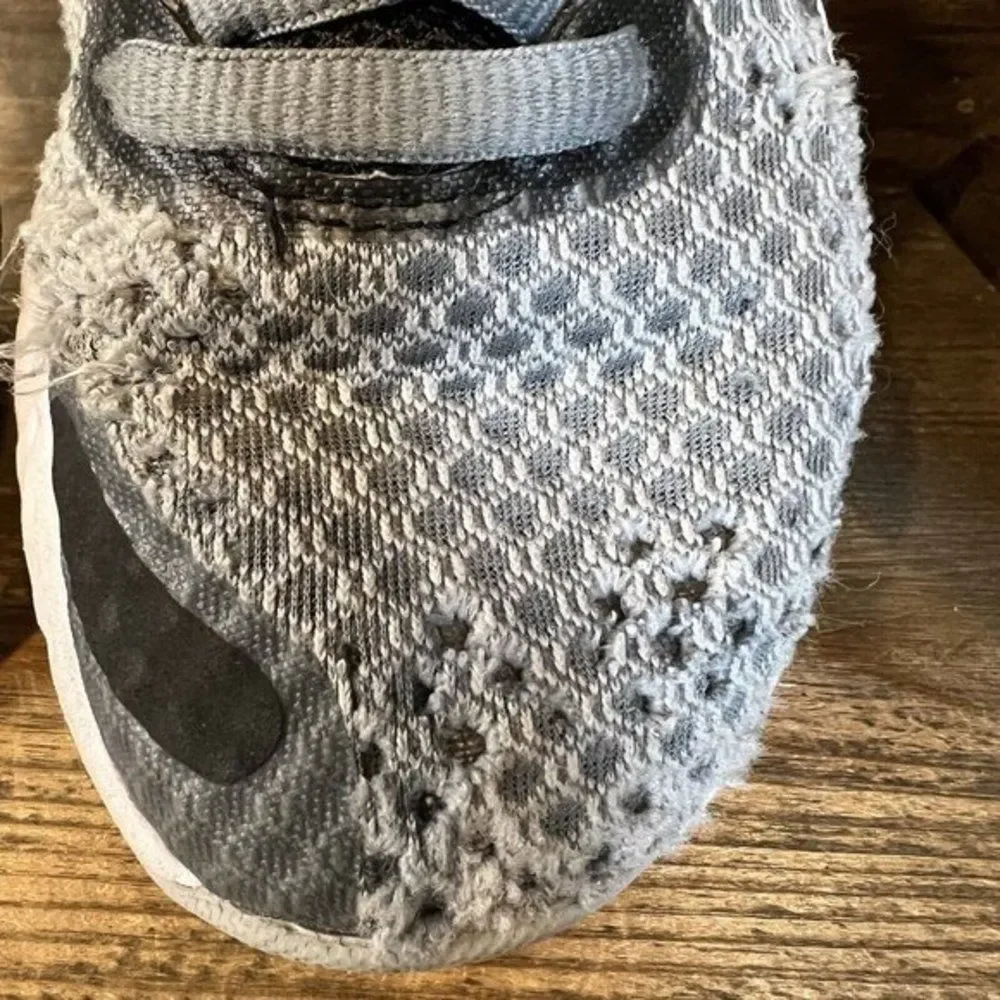 Kids Childrens Nike Elevate Gray Athletic Basketball Shoes Sneakers Size 5 Y GUC
